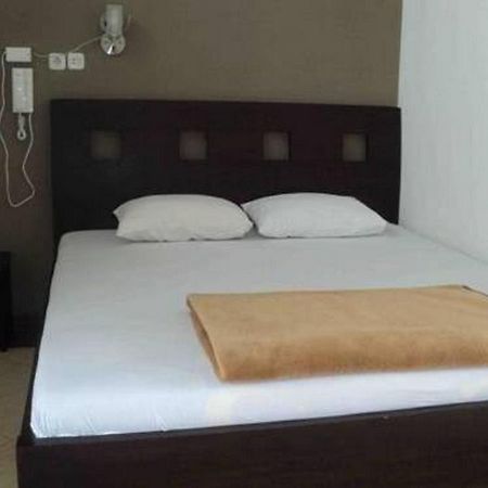 Hotel Nirwana Situbondo Redpartner Banyuanget Dış mekan fotoğraf