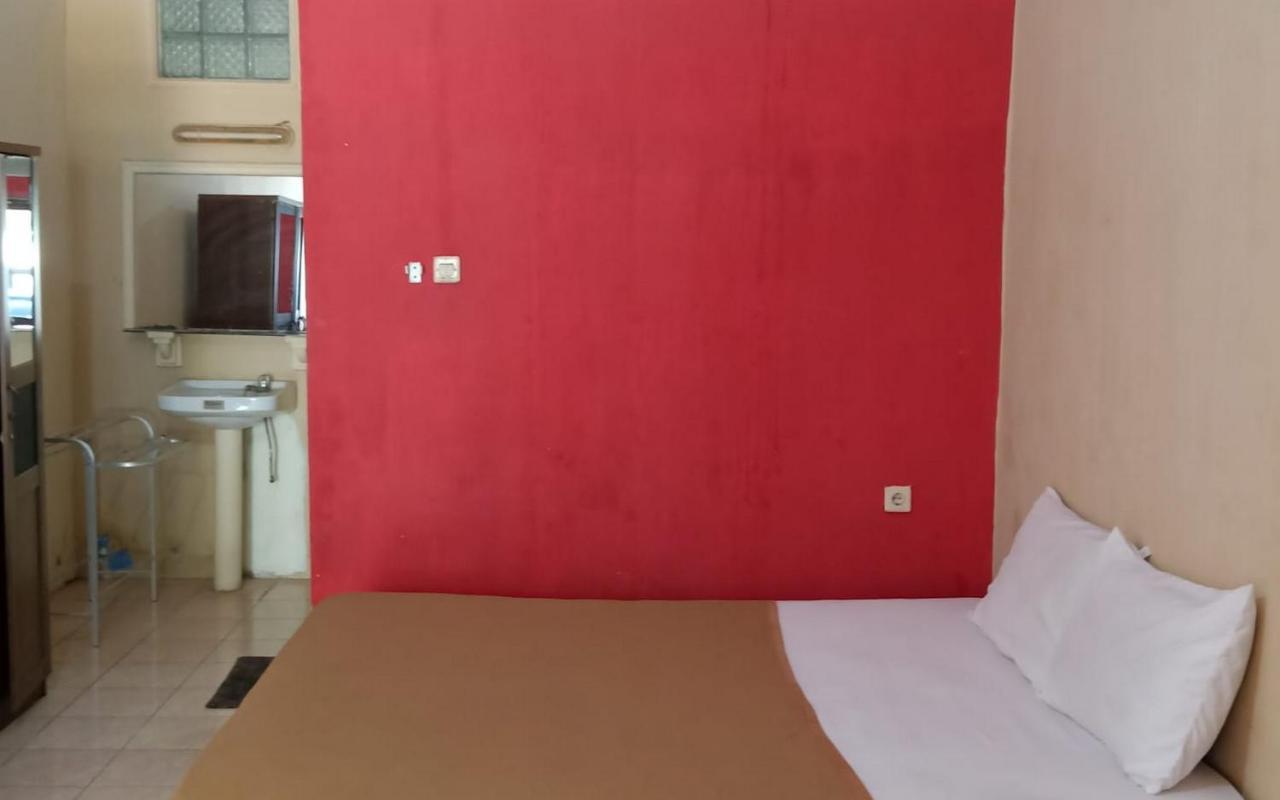 Hotel Nirwana Situbondo Redpartner Banyuanget Dış mekan fotoğraf