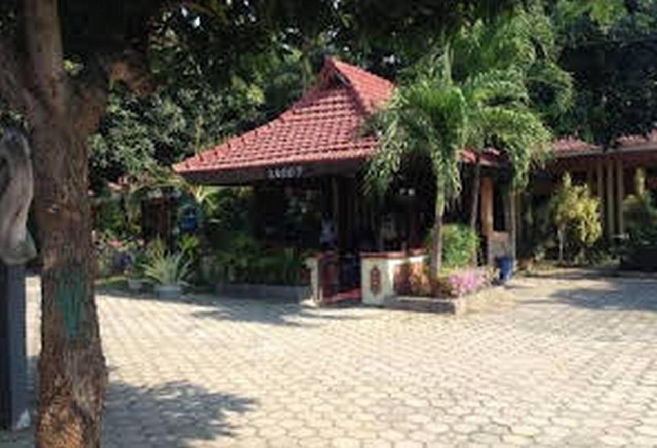 Hotel Nirwana Situbondo Redpartner Banyuanget Dış mekan fotoğraf